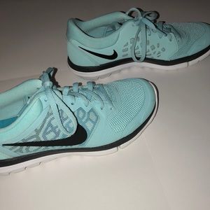Light blue nike flex run